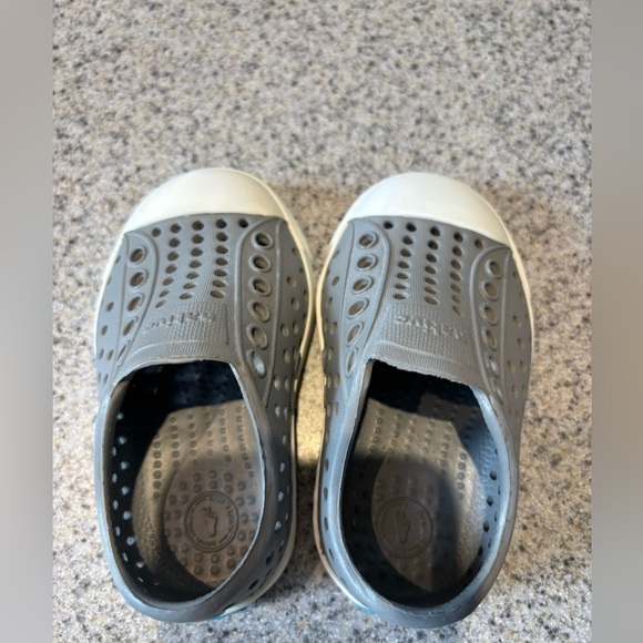Native Jefferson slip on rubber shoes infant toddler boys unisex size 4 - Picture 4 of 4